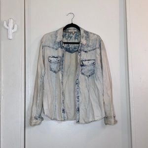 Versatile Acid wash “jean” blouse read description
